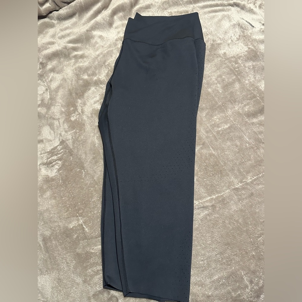 BuffBunny Lit Laser Capri Leggings